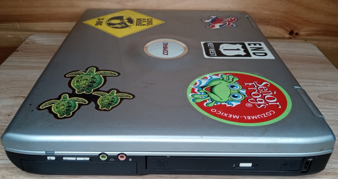 Vintage Compaq Presario 2500 Pentium 4 Laptop 512MB RAM 60GB For Parts