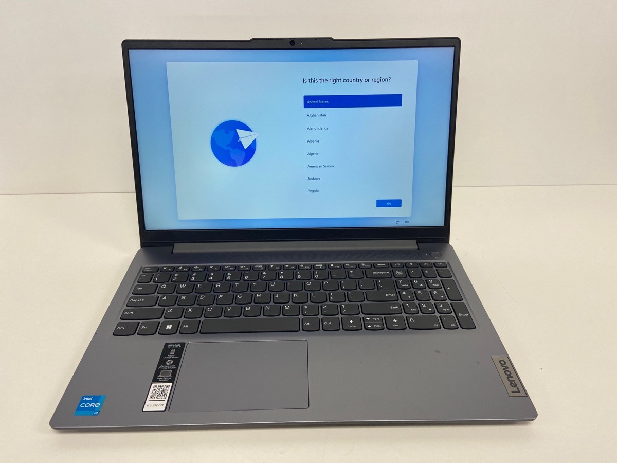 Windows 11 Lenovo ideaPad Slim 3 with 8gb 128SSD with charger. 7/2 (P04024672)