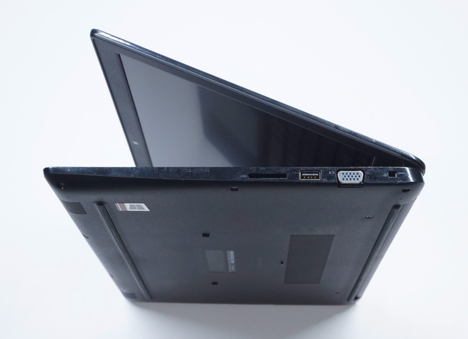 Dell Latitude 3500 Intel Core i7-8565U @1.80GHz 16GB 512GB SSD MX130 FHD (No OS)