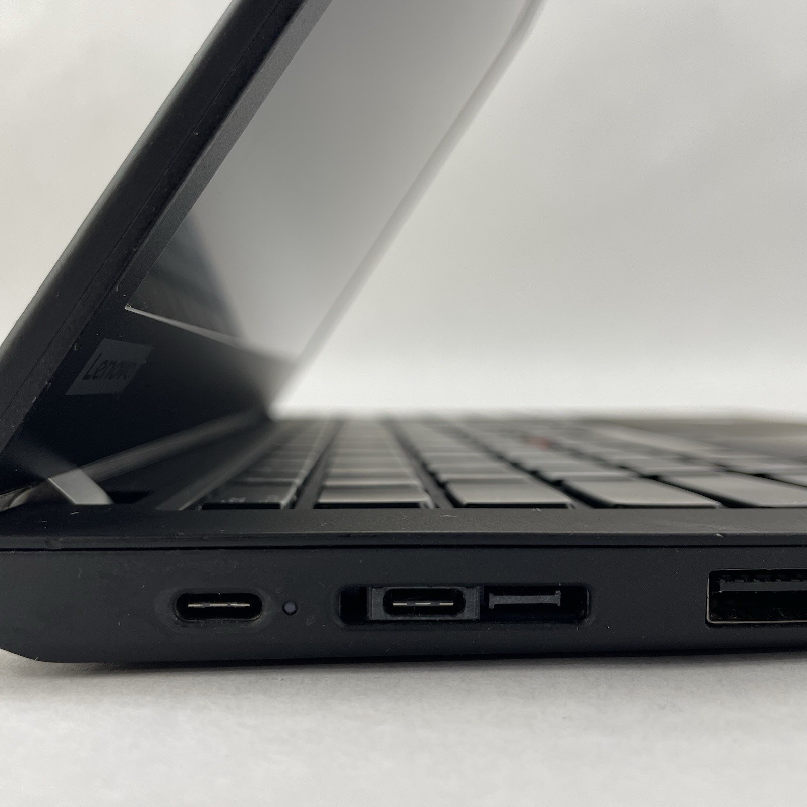 Lenovo ThinkPad T490 14″ i5-8365U 1.60 GHz 8 GB RAM No SSD/OS/AC – Bad Hinge
