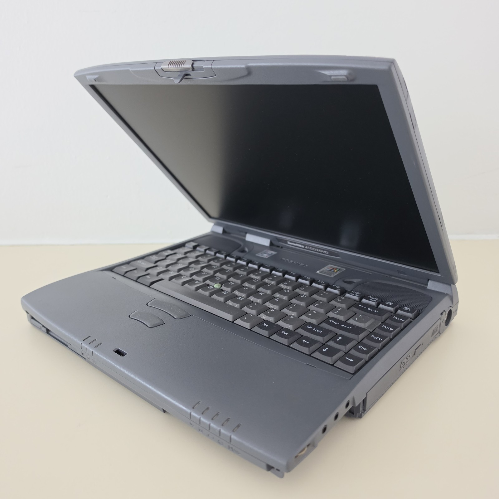 RETRO 14.1″ Vintage TOSHIBA Satellite 4100XDVD Laptop – 128MB RAM – 60GB HDD