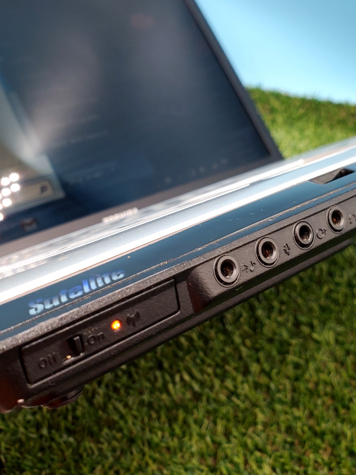 (For Parts Repair) Toshiba Satellite P205D-S8804 Laptop (Has Scratches, Scuffs)