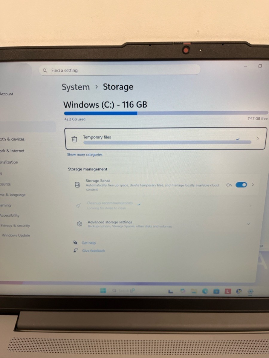 Windows 11 Lenovo ideaPad Slim 3 with 8gb 128SSD with charger. 7/2 (P04024672)