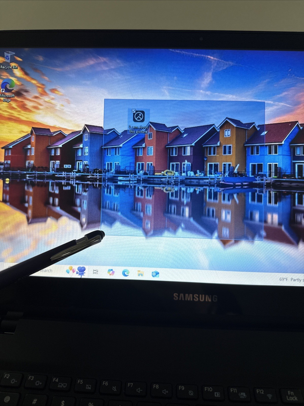 SAMSUNG NP530E5M X01US | INTEL CORE I5-7200U 2.50GHZ No Ram No HDD No Adapter