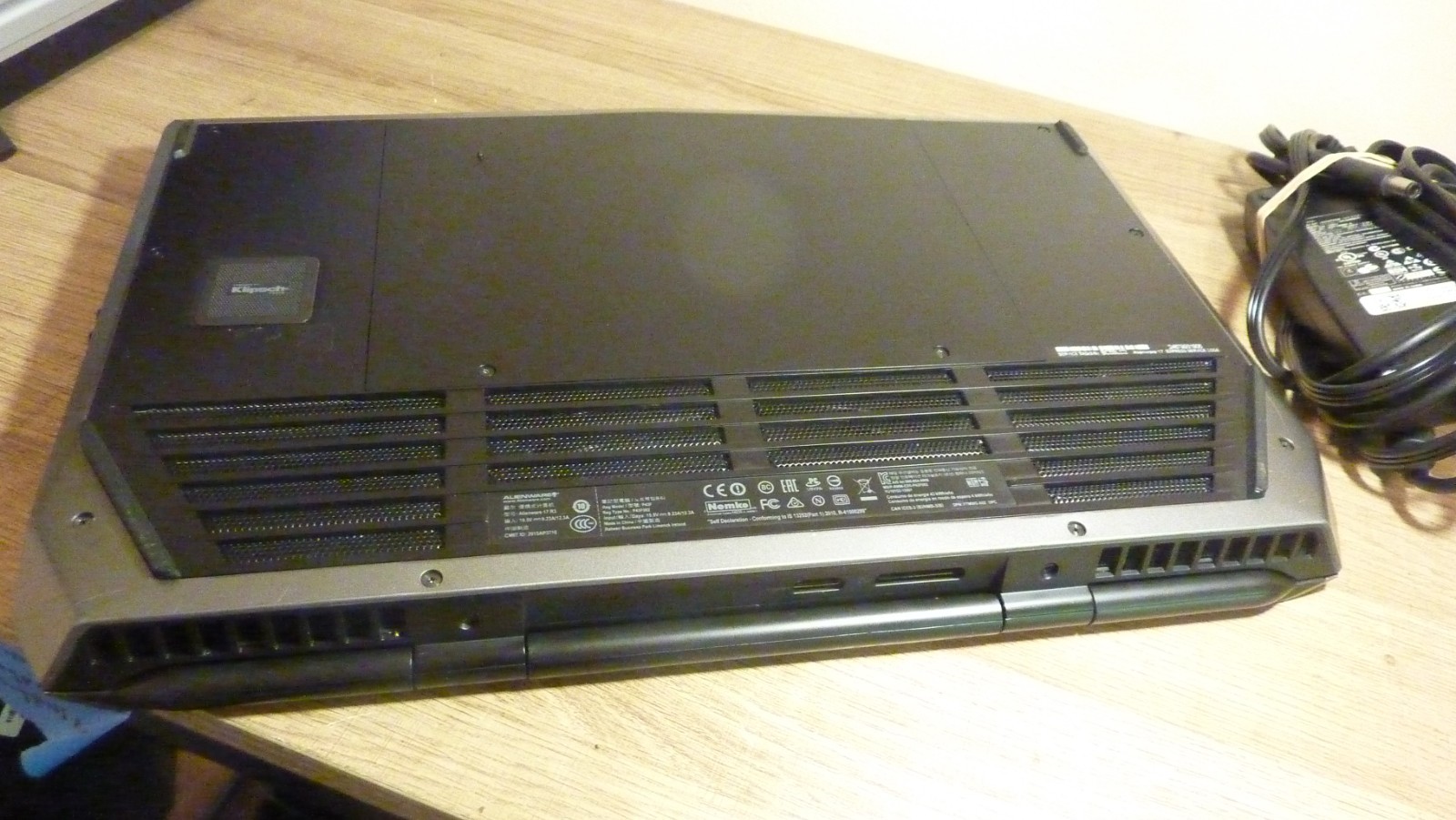 Dell Alienware 17 R3 Gaming Laptop i7-6700HQ GTX 1070 17.3″ for PARTS w/ AC