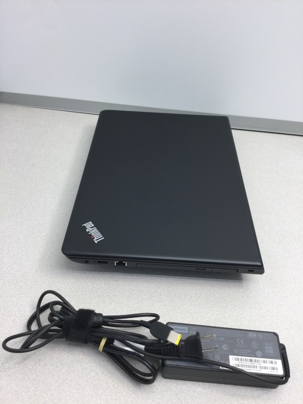 Lenovo ThinkPad E570 15.5″ i5-7200U 2.50GHz 16GB RAM 256GB SSD WIN 11 PRO