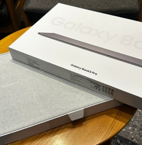 SAMSUNG Galaxy Book 5 Pro H 16″ / Ultra 7 16GB / 512GB / NT960XHA-K71A