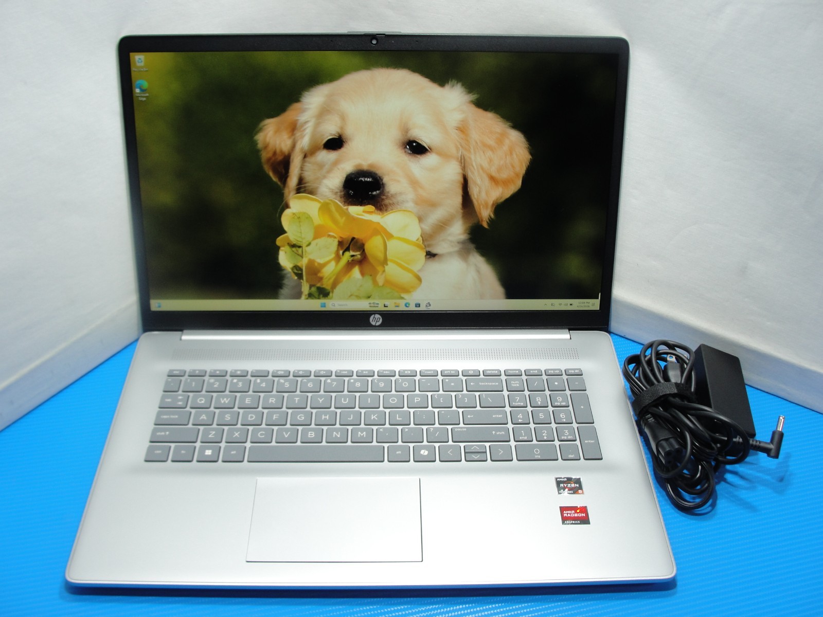 HP 17-CP2025DX 17″FHD AMD Ryzen 5 7520U 2.8GHz 8GB RAM 512GB SSD+PA