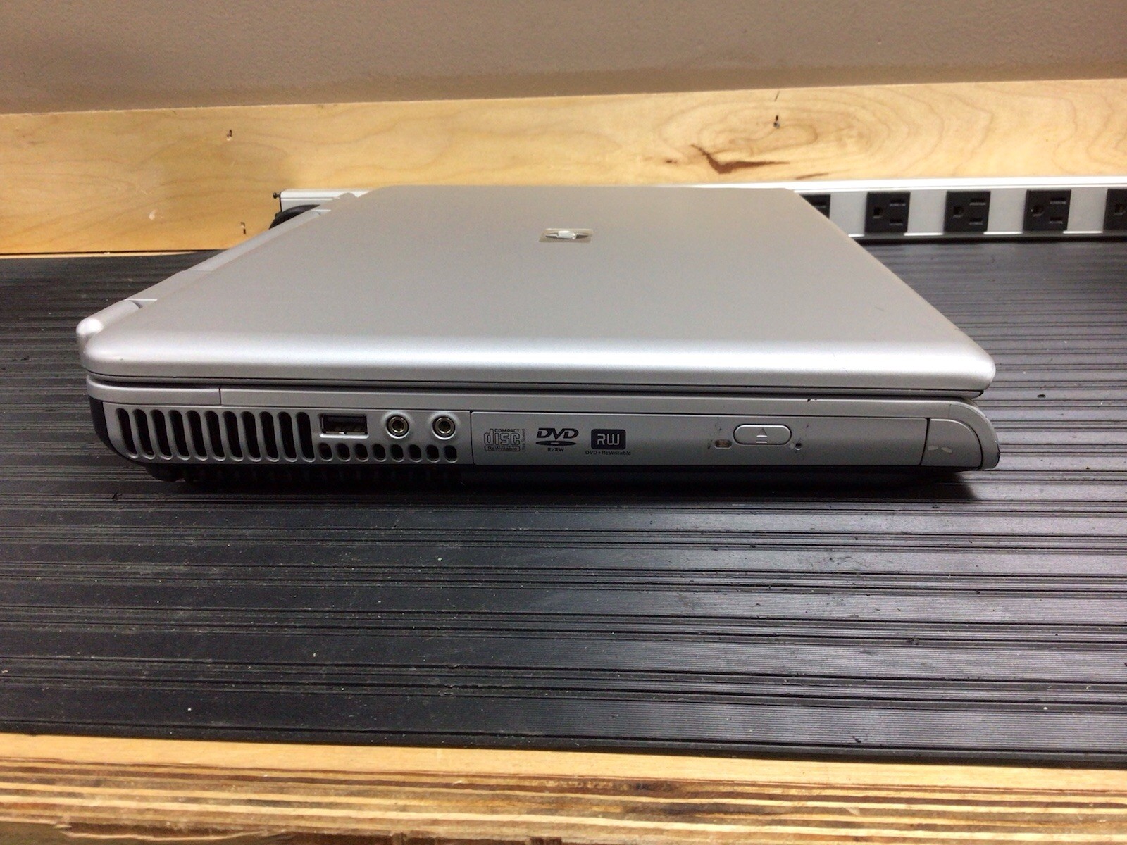 HP Pavilion ZD8000 17″ Vintage Pentium4 3.0ghz XP Laptop | Untested AS IS