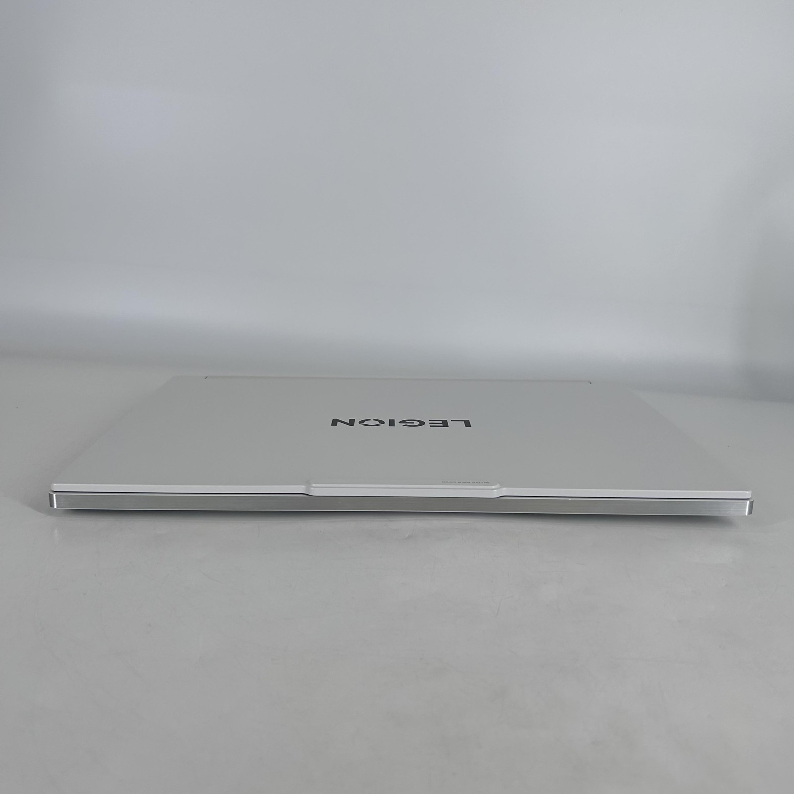 Lenovo Legion 7i Gen 10 16 165Hz QHD+ 2.4GHz Ultra 7 255HX 32GB 1TB SSD RTX 5060