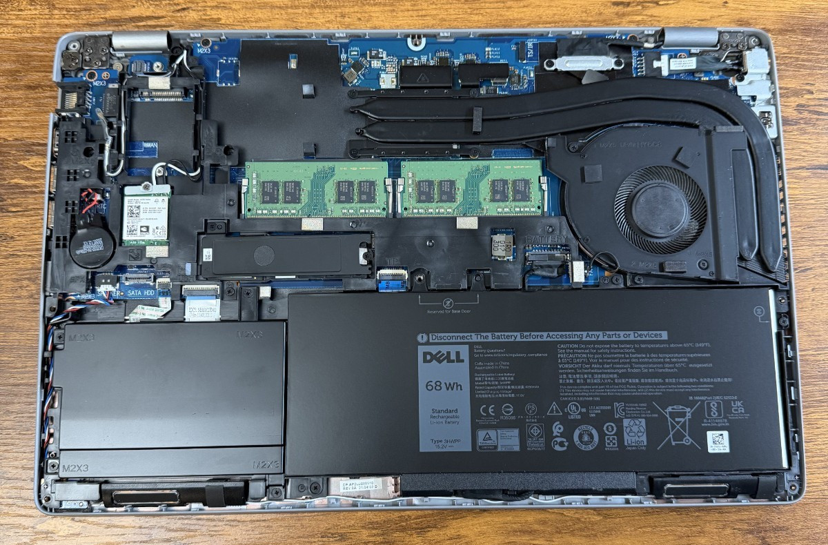 Dell Precision 3551 Intel(R) Core(TM) i5-10400H 16 GB RAM 256 GB SSD 15.6″