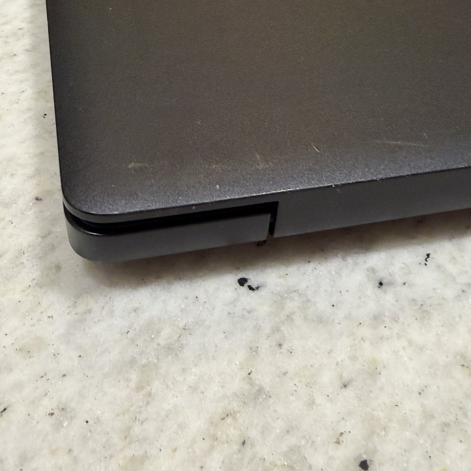 Dell Latitude 3590 i5-8250U 1.6GHz No RAM/No HDD Tested To Bios Cracked Case