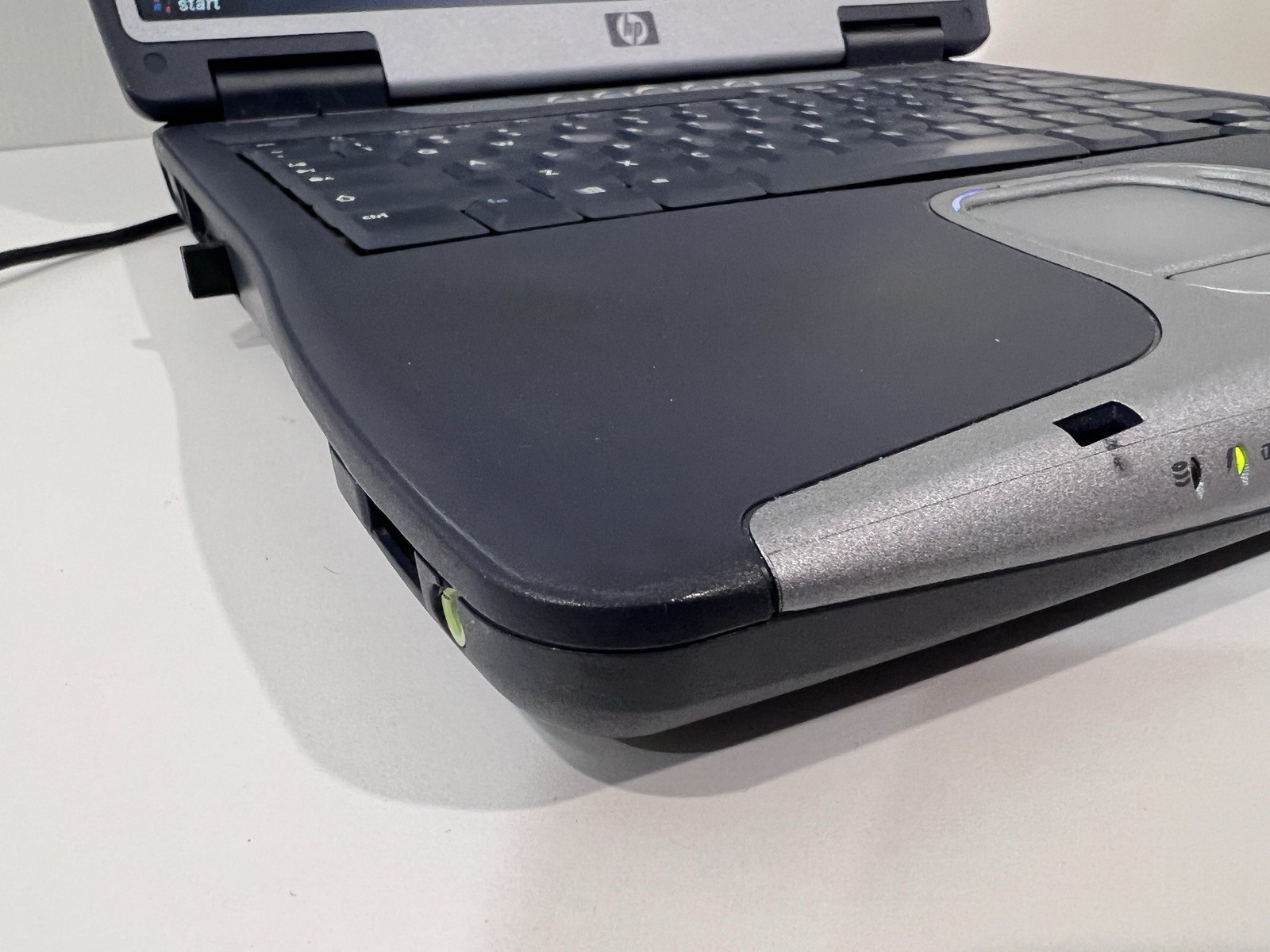 HP Pavilion Pavilion zt1000, WinXP, Pentium 3, S3 AGP, 30GB HDD- No Speakers