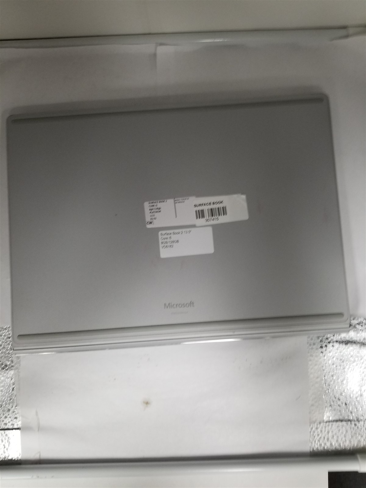 Microsoft Surface Book 2 Core i5 13.5″ 8GB/128GB Silver Details VD6182