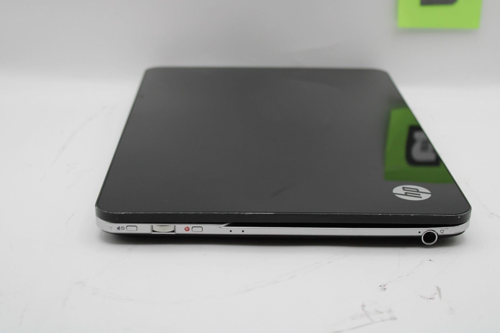 HP Envy 14 Spectre AMD-3020e @ 1.2 GHz 4GB RAM No SSD No OS No Boot *PARTS