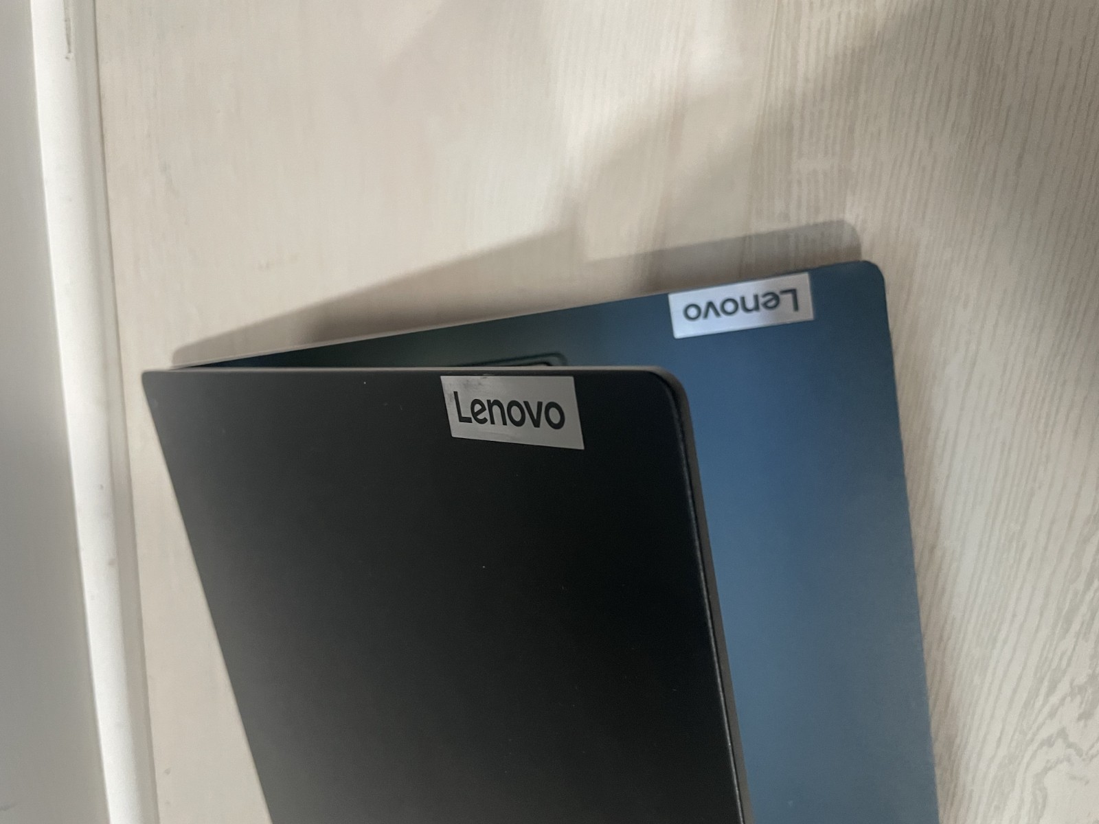 MASSIVE TECH BUNDLE – 4 Laptops, 6 Desktop Monitors, 2 Lenovo Docks
