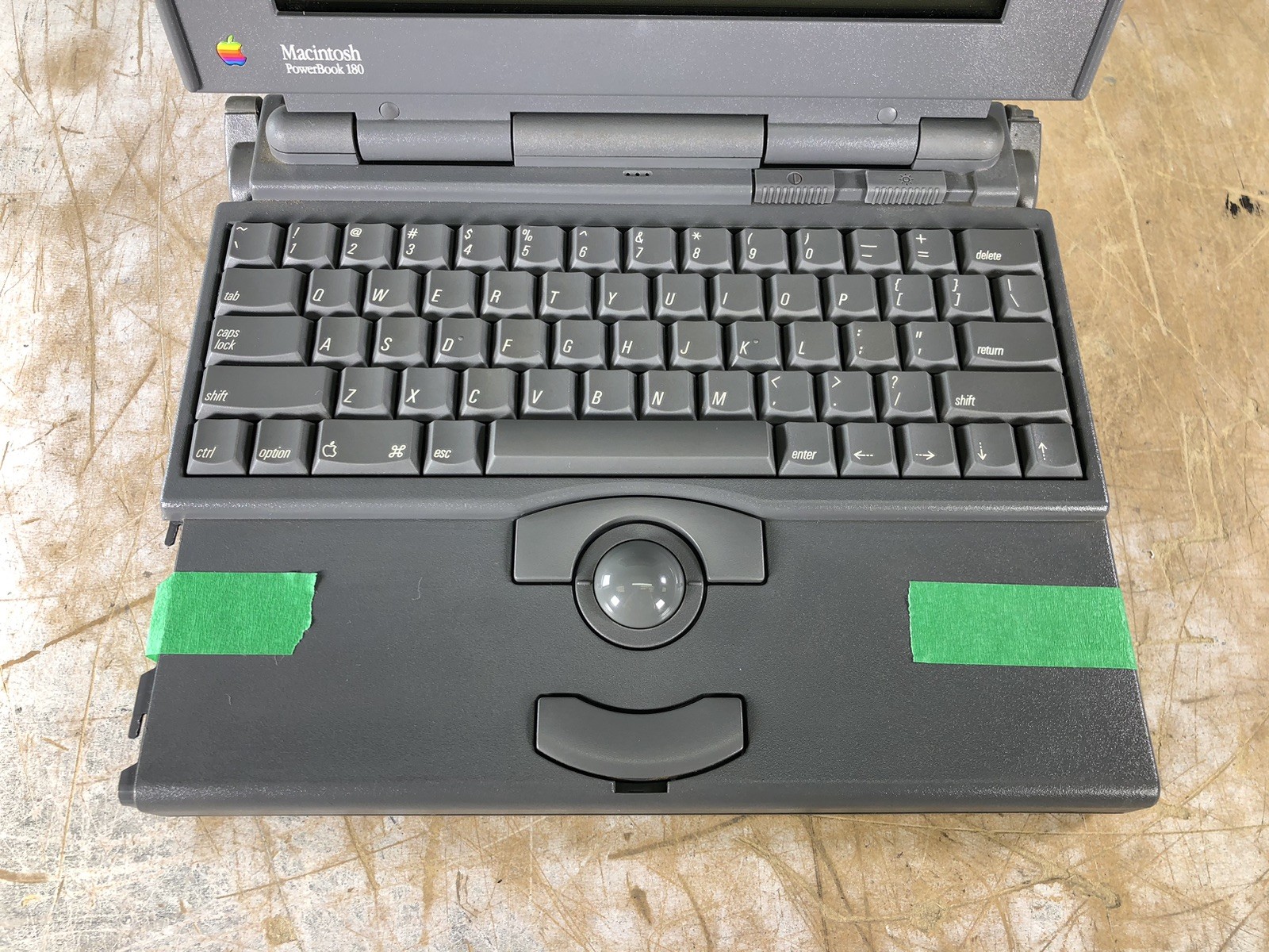 APPLE POWERBOOK 180 (M4440) 68030 @ 33Mhz, 4MB RAM, NO HDD/OS – (FOR PARTS)