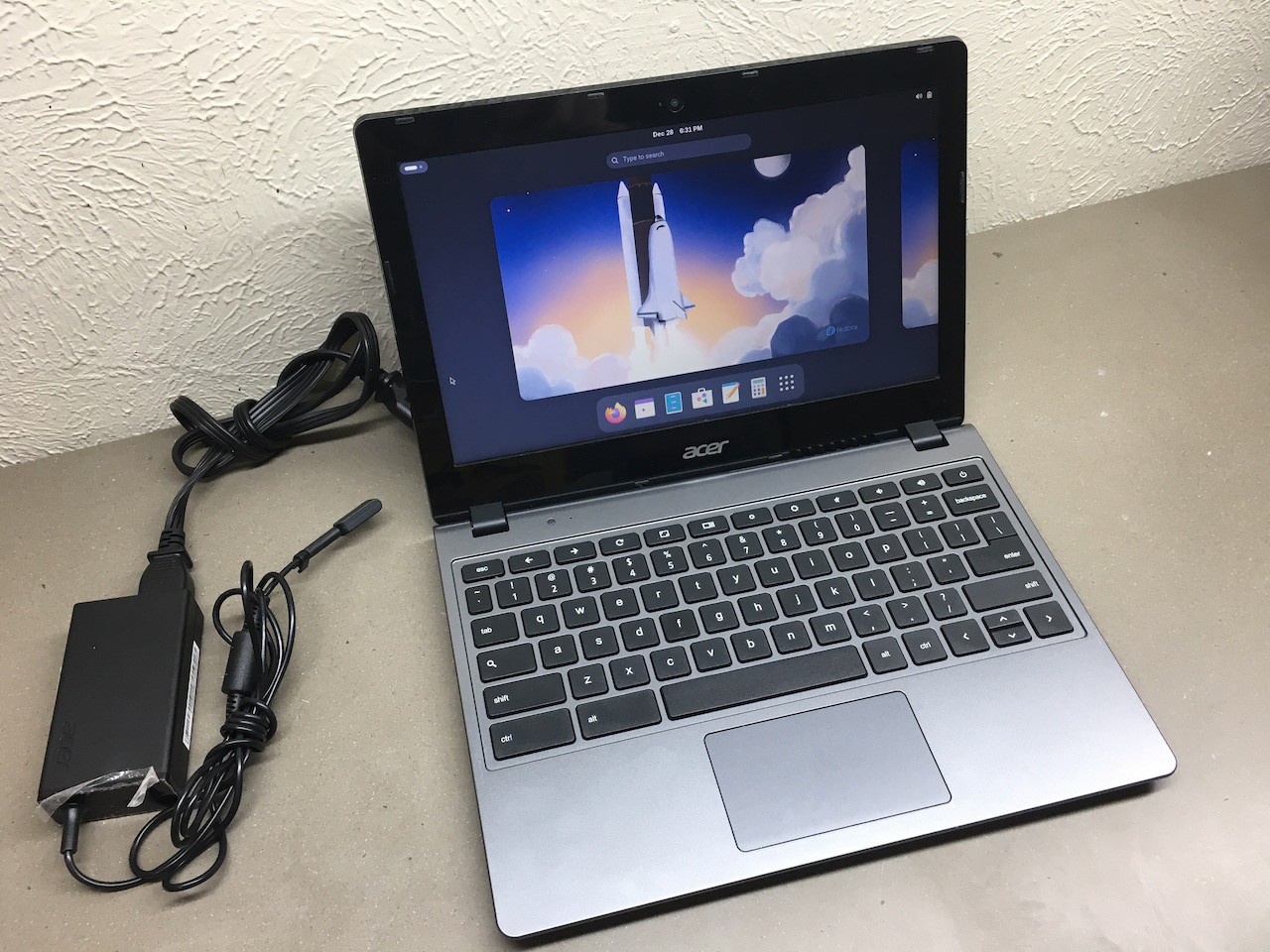 Acer C720 Laptop 11.6″ Intel 1.40GHz 2955U 2GB DDR3 16GB SSD Linux Fedora 43