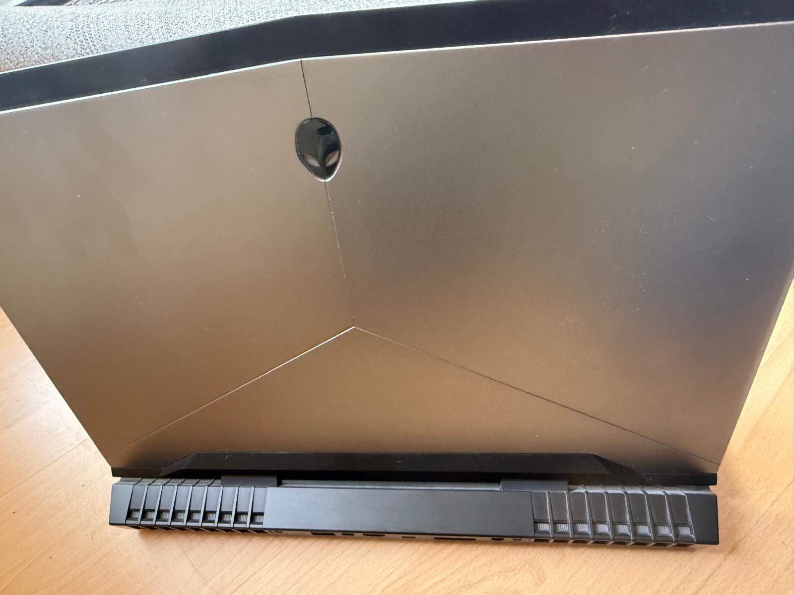 Dell Alienware Gaming R4;GTX 1070 17.3 inch” i7-6820HK,16GB,512GB SSD,1TB HDD,