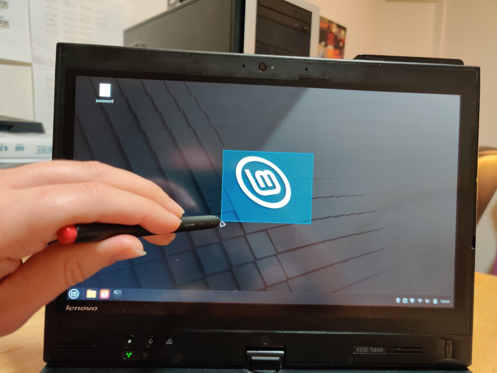 Thinkpad X230 Tablet, Core i7 (2 Core, 2.90GHz), 8GB RAM, 256GB HDD, Linux Mint