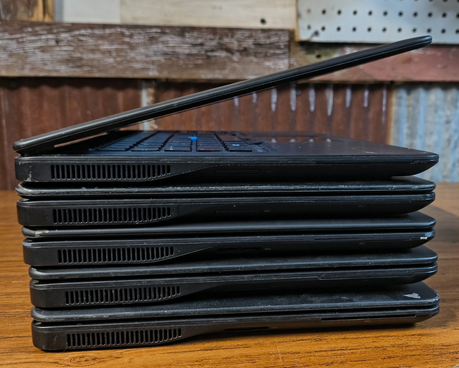 [Lot of 5] Dell Latitude E7450 – No SSD – (Core i5-5300U / 8GB) Incl. Charger