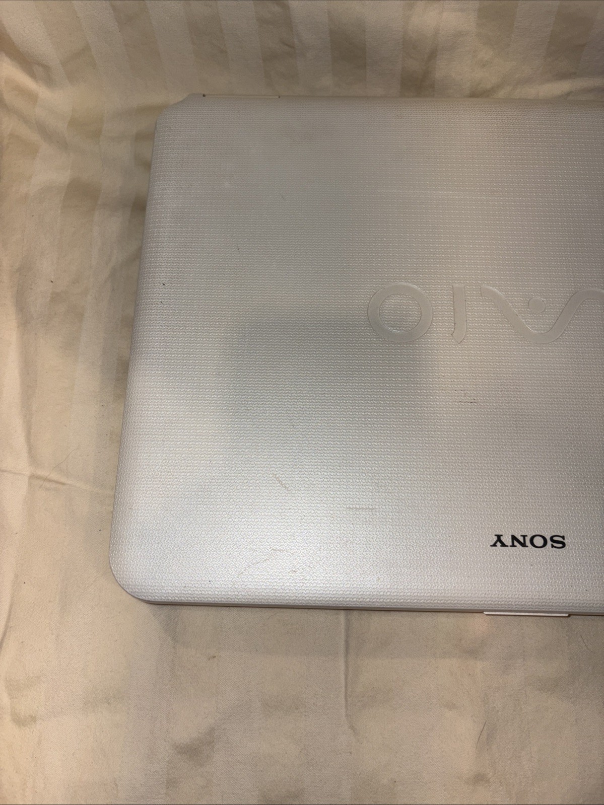 Sony Vaio VGN-NS140E 15.4″ Notebook – C2D 2.0 GHz, 3 GB, 250 GB, Win 10 Home