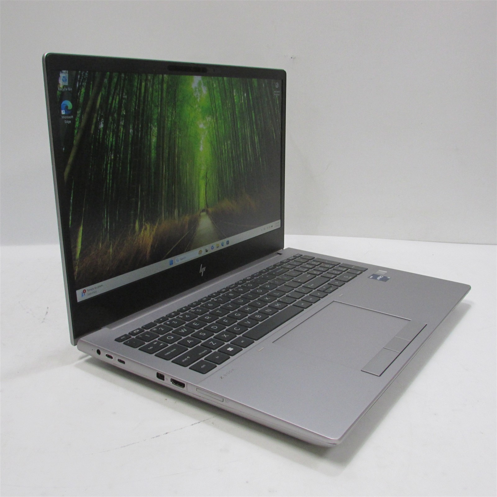 HP ZBook Fury 16 G10 i9-13950HX 2.2GHz 64GB 512GB NVME 15.6″ Win 11 Pro SCUFFS