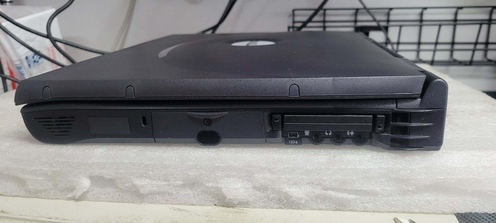 Retro DELL INSPIRON 8200 LAPTOP 512MB RAM 40GB Windows Loaded w/WiFi BAD BATTERY