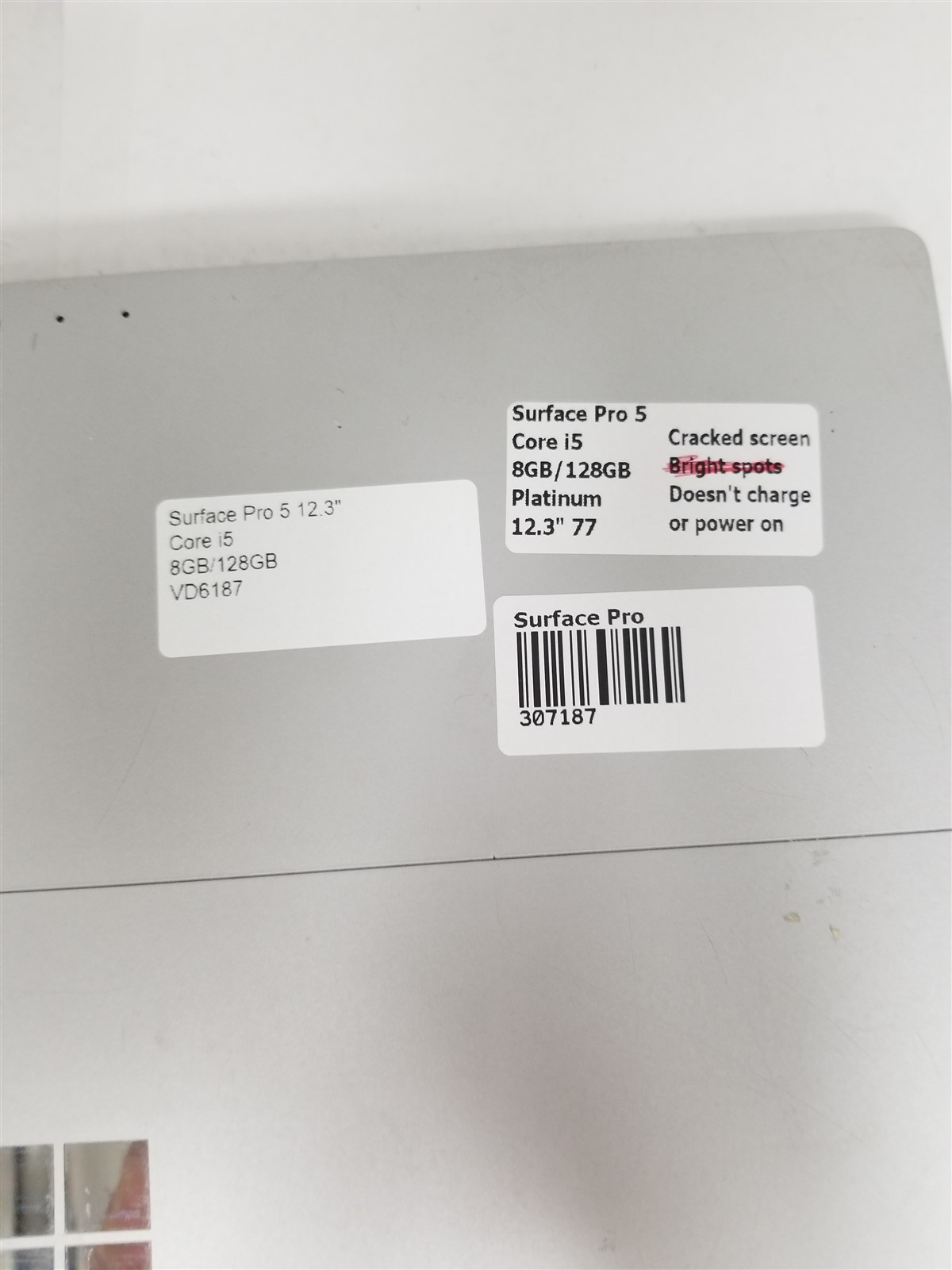 Microsoft Surface Pro 5 Core i5 12.3″ 8GB/128GB Silver Details VD6187