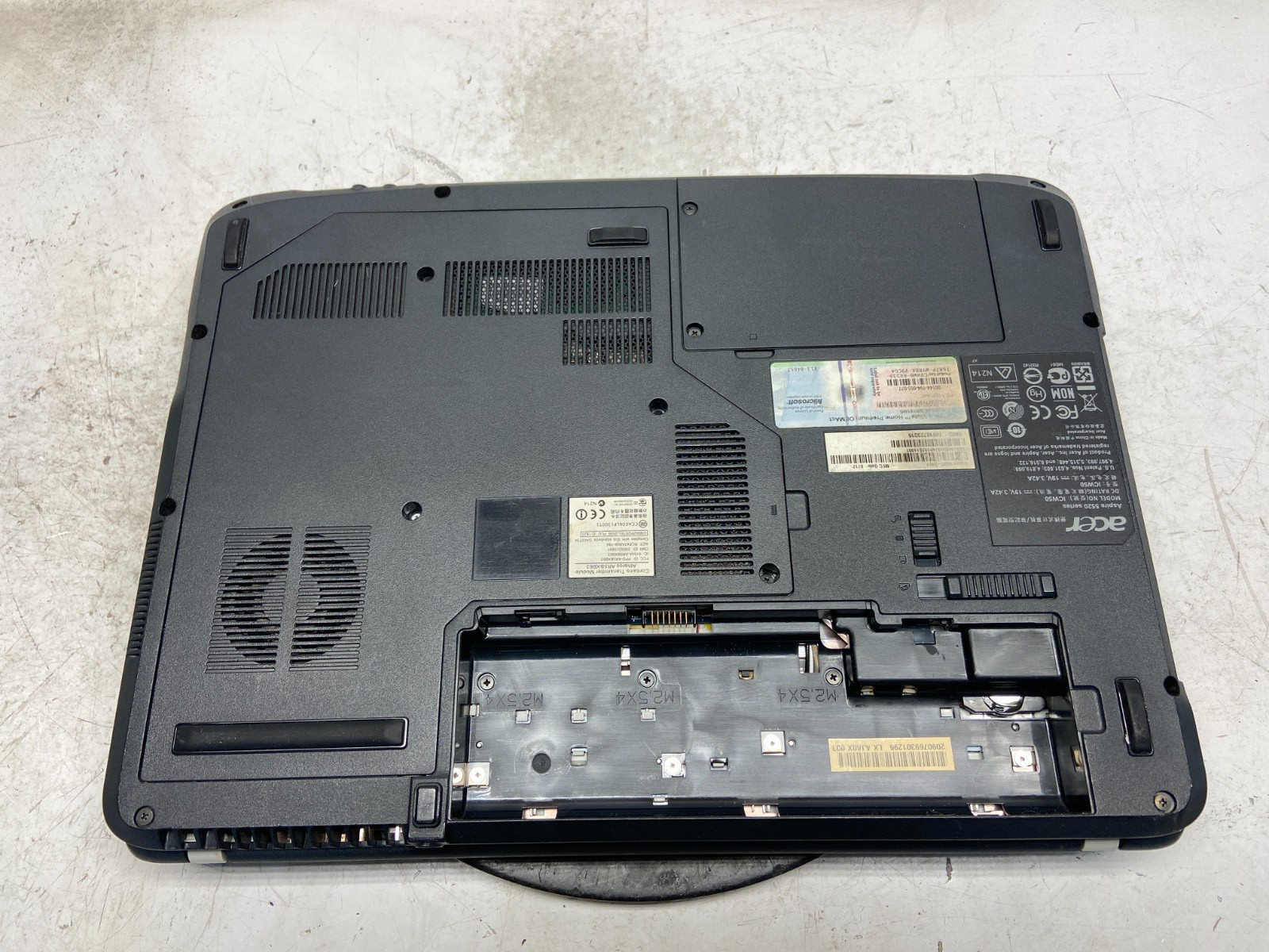 Acer Aspire 5520-5551 AMD Athlon 64 X2 TK-55 1.8GHz 254 MB NO HDD