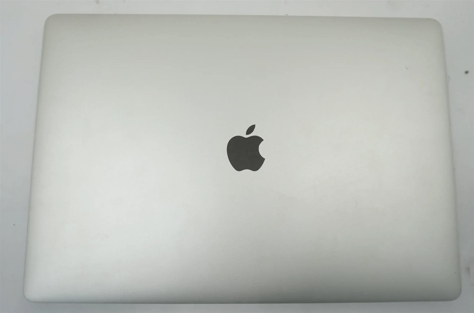 Apple MacBook Pro 2019 A1990 15.4″ Retina i7-9750H 16GB 256GB SSD Laptop