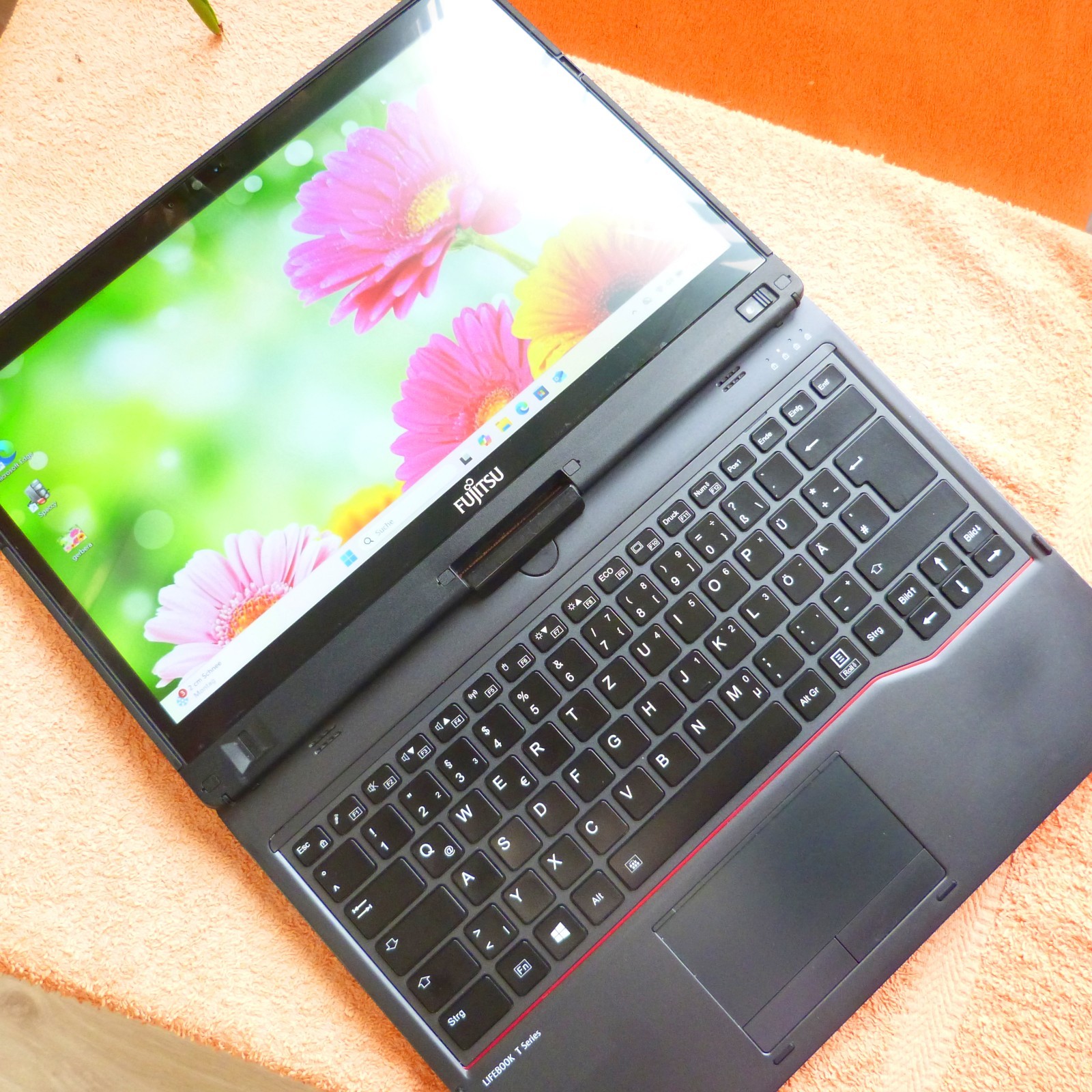Fujitsu T939 Convertible 360 SWIVEL Tablet 13″ TOUCH Windows 11 SSD 8GEN i5