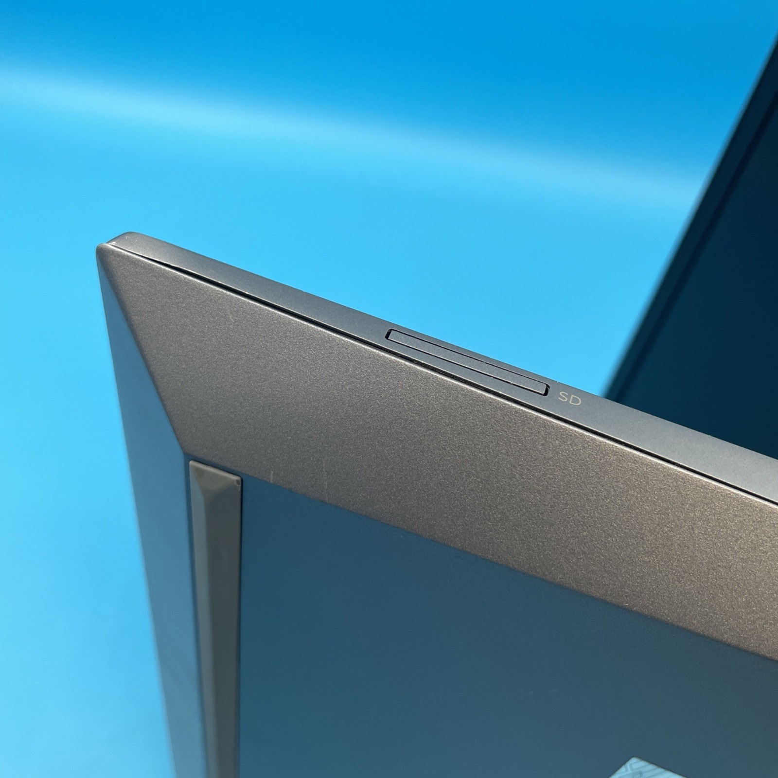 HP ZBook Fury G7 | i7-10850H | 32GB RAM | 256GB SSD | T2000 | W11 PRO | 74% BATT
