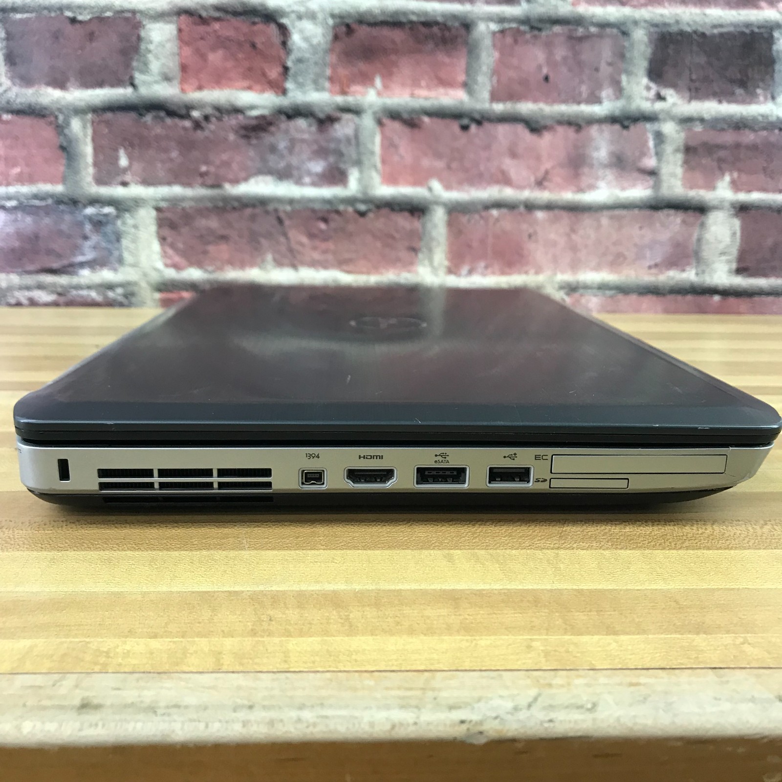 Dell Latitude 15.6″ Retro Gaming Laptop i3-2310M 2.10GHz 2GB RAM (Windows 7 Pro)