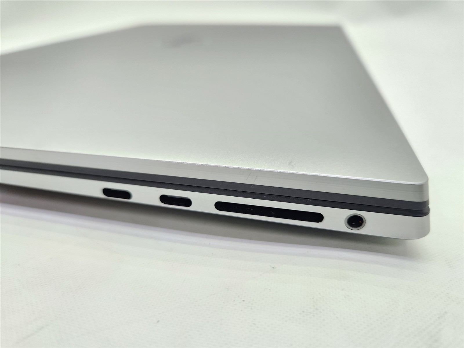 Dell Precision 5760 17″ Xeon W-11855M 32GB RAM nVidia RTX A3000 1TB NVMe Laptop