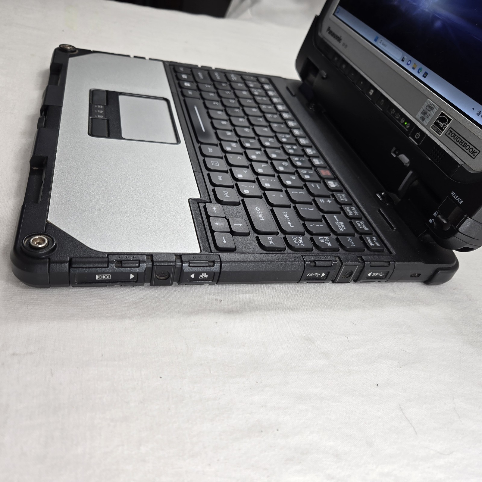 Panasonic Toughbook CF-33 i7-10810U 1.10GHz 512GB SSD 32GB Ram 4G GPS | Grade B-