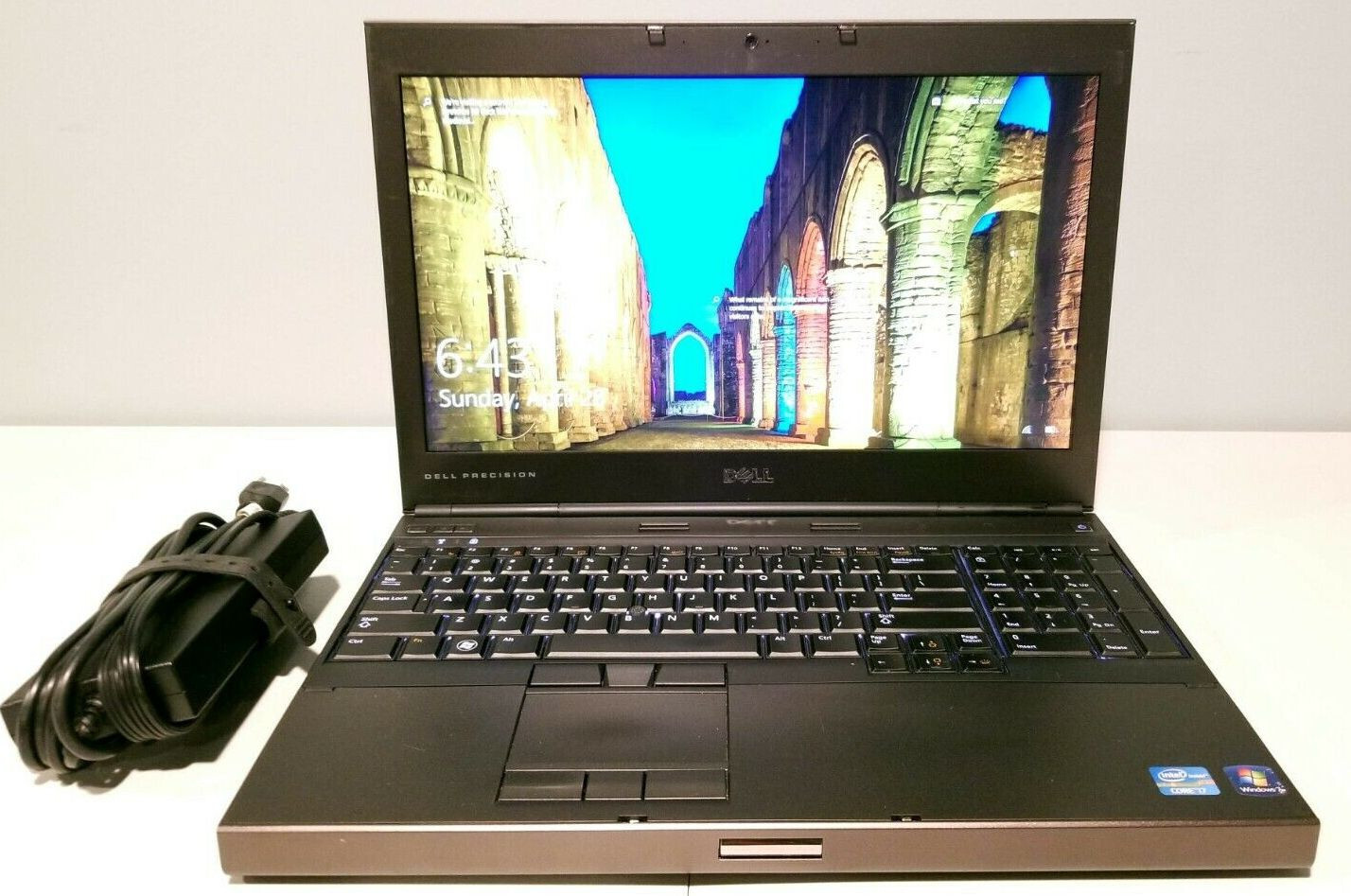 Workstation DELL M4600 i7-QUAD Fast 3TB SSD 32GB DVD-RW 15.6 Quadro 2000 DOCK