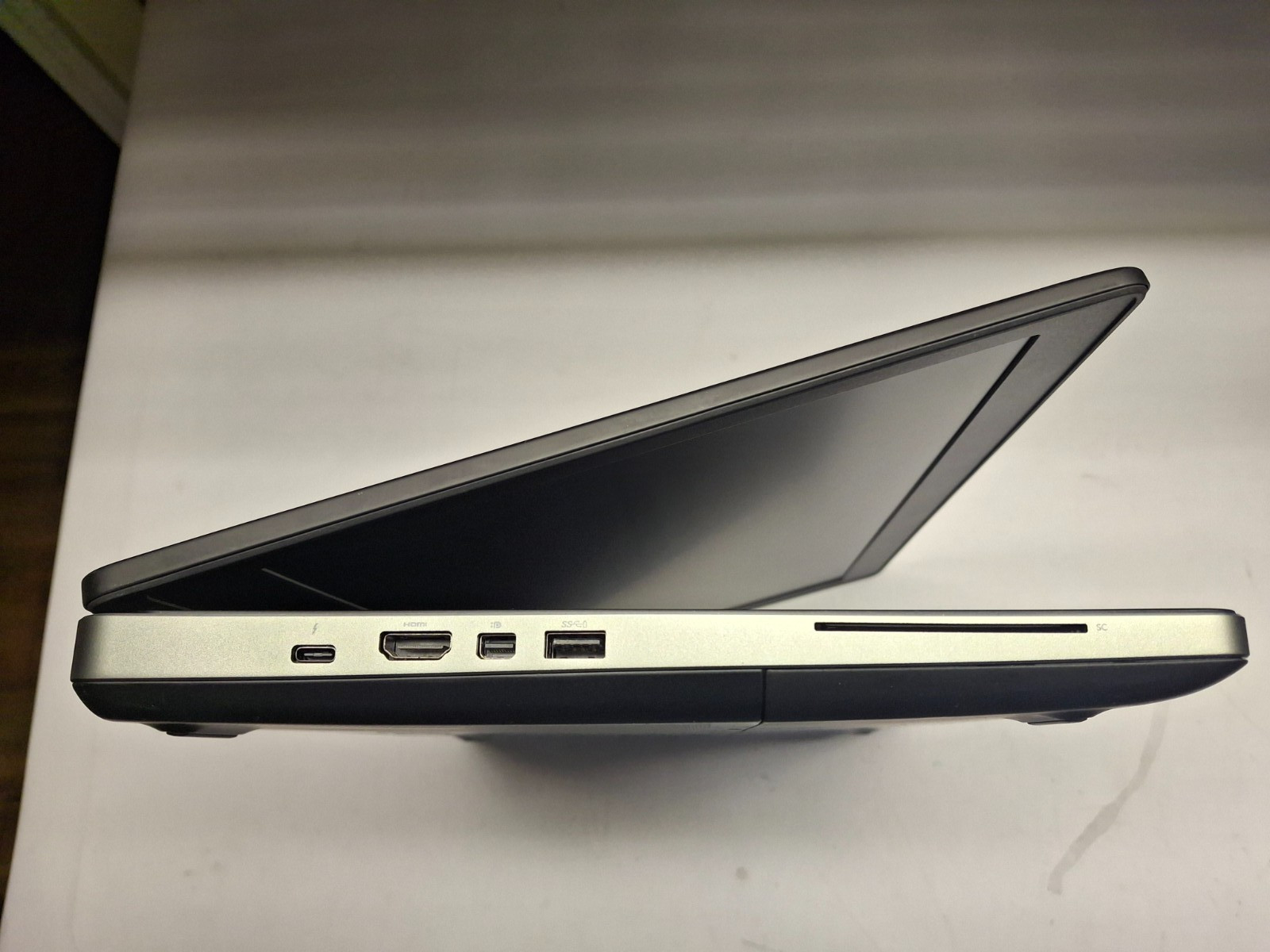 Dell Precision 7520 15.6 FHD i7-7820HQ 2.90GHz 16GB 256GB SSD Quadro M2200