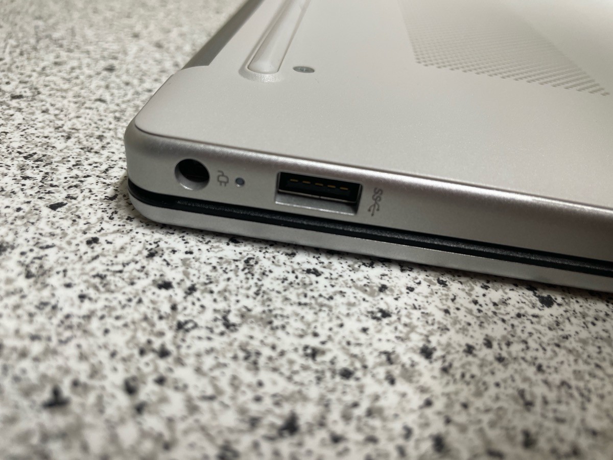 HEWLETT PACKARD 15-FD0586NR (E14002602)