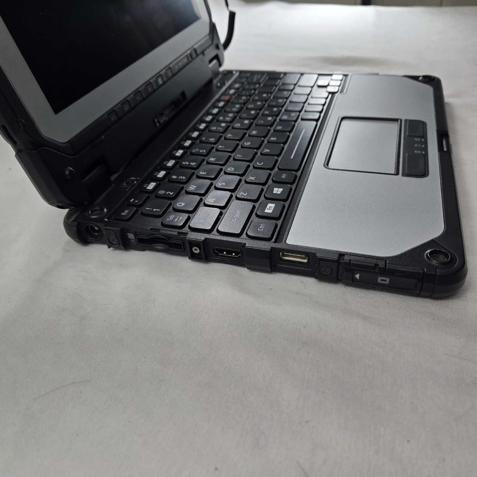 Panasonic Toughbook CF-20 10.1″ i5-7Y57 1.20GHz 256GB SSD 8GB 4G | Grade B-