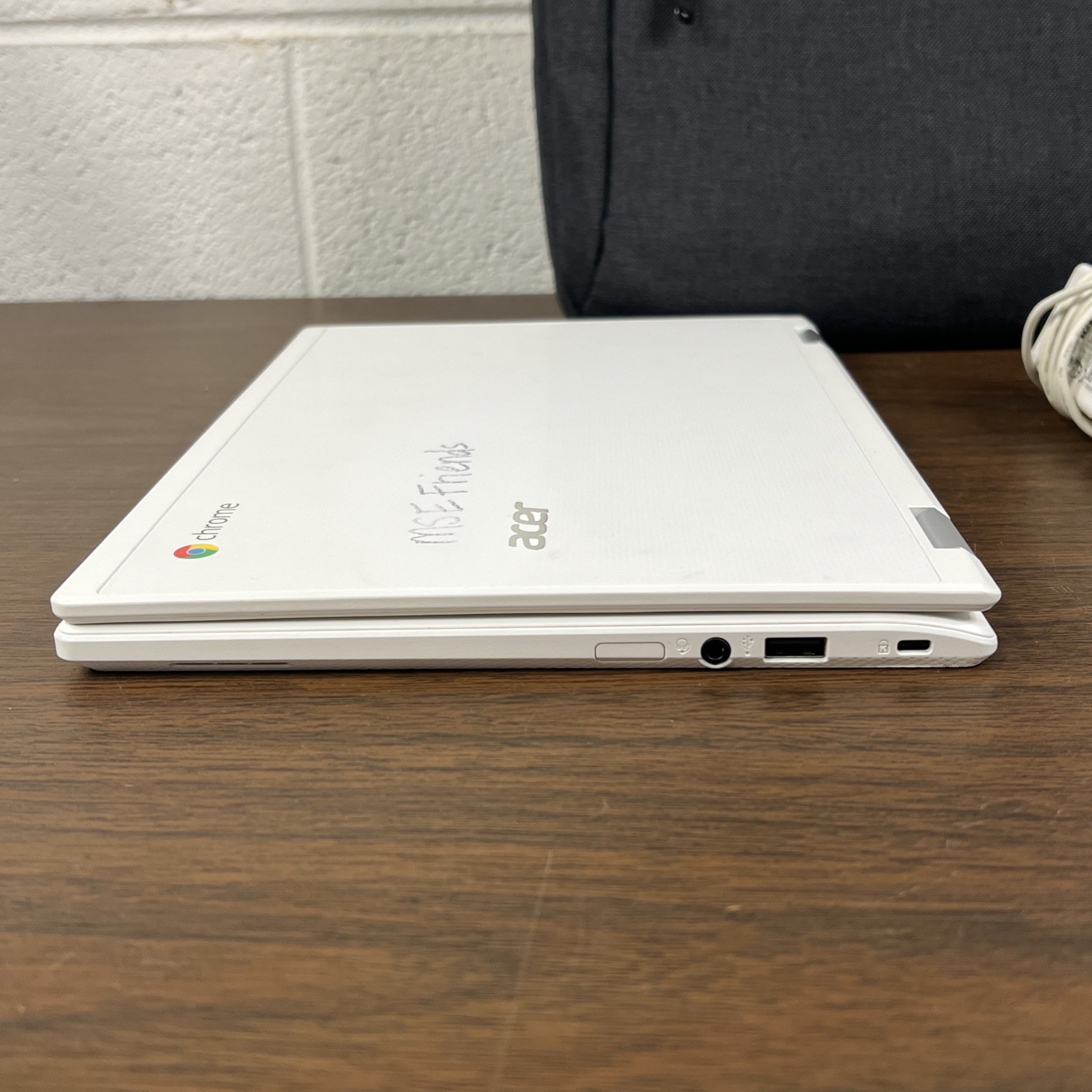 ACER CHROMEBOOK CB3-131 SERIES N15Q10 WITH CHARGER & CARRY CASE