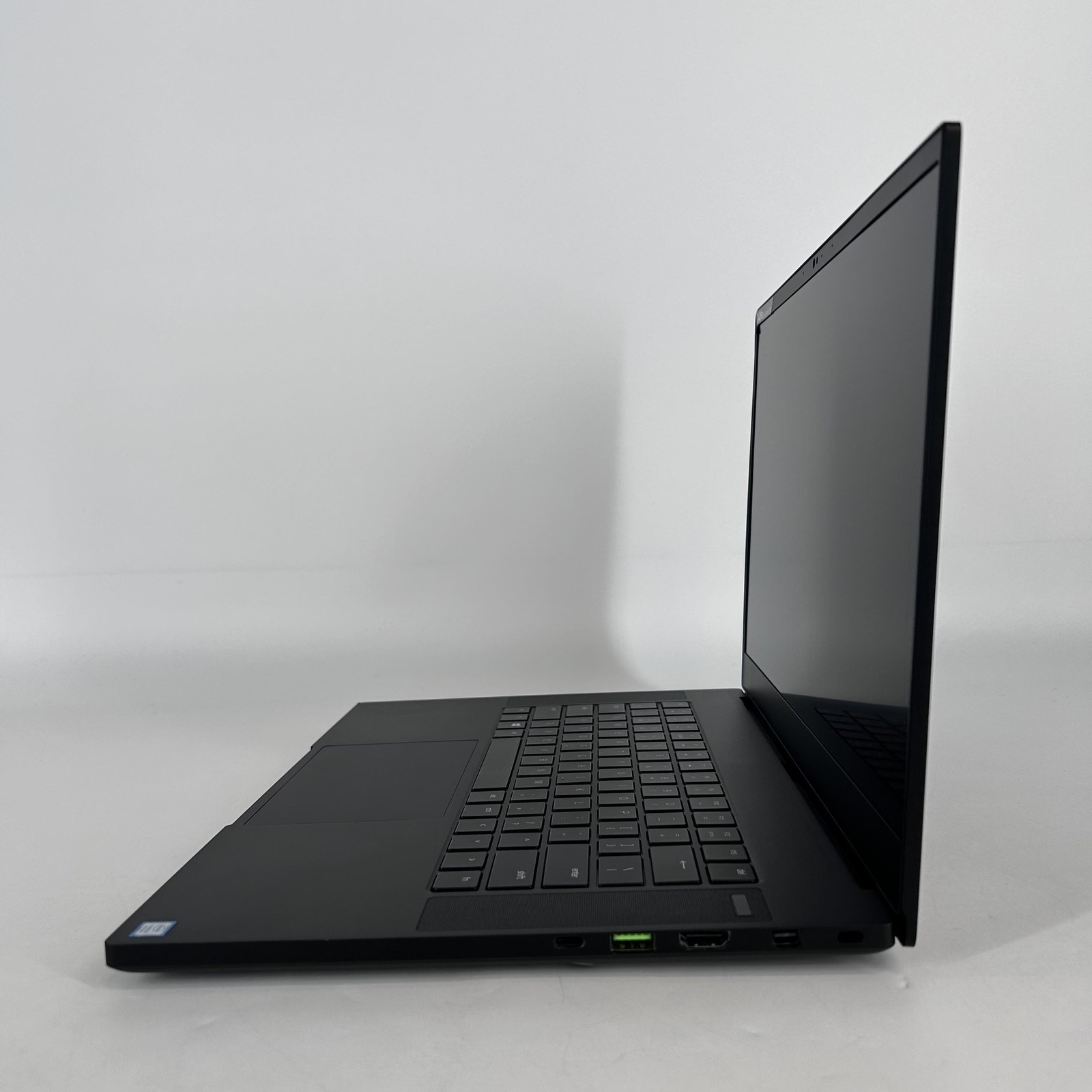 Razer Blade 15 Advanced 240Hz FHD i7-9750H 2.60GHz 16GB 2TB SSD RTX 2080 Max-Q