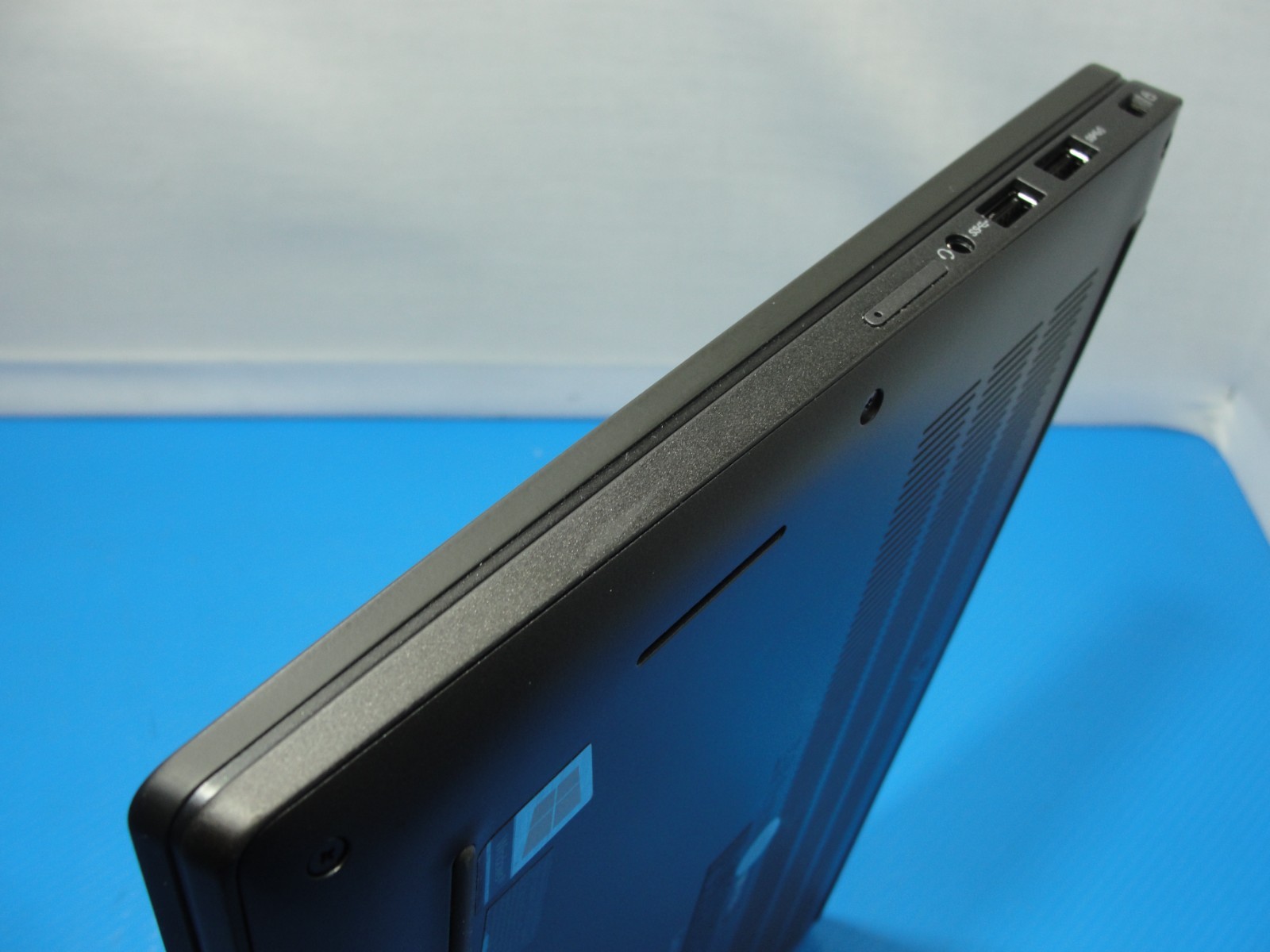 Dell Latitude 7410 14″ FHD Touch i7-10610U 1.8GHz 16GB 512GB SSD W11Pro +Charger