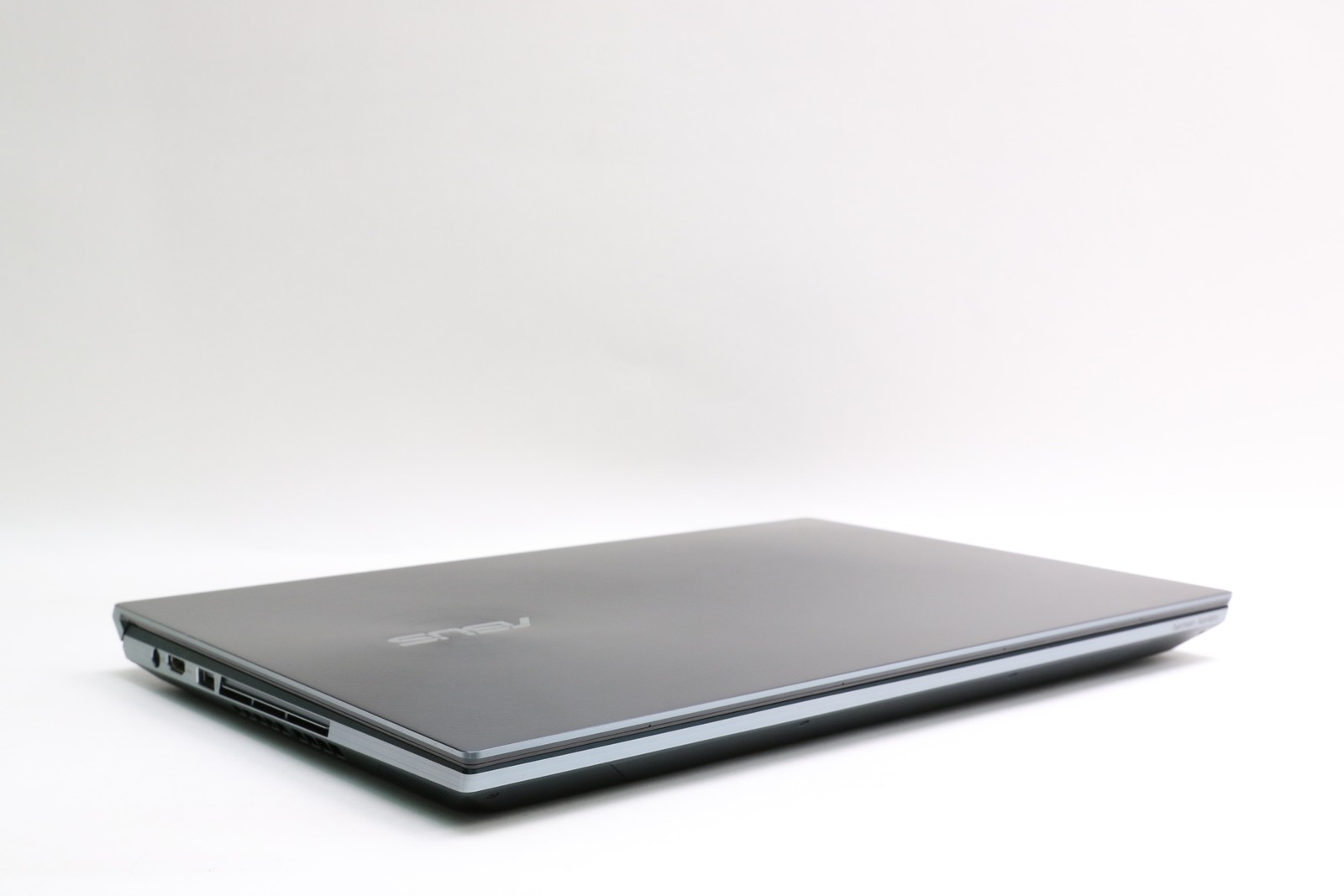 READ! 15″ Asus Zenbook Pro Duo UX581GV, i7-9750H, 16GB, 1TB