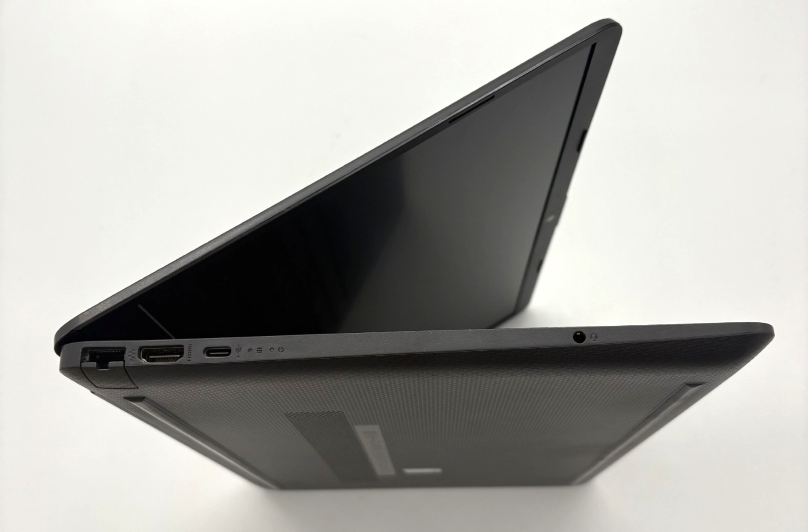 HP 250 G8 i5-1135G7 2.4GHz 16GB RAM 512GB M.2 Flaws (Cracks/hinge) W11
