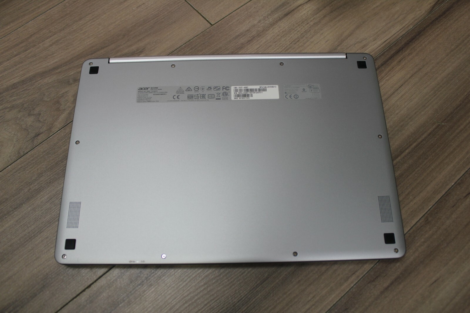 Acer R 13 13.3″ Touch 2-in-1 Chromebook MTK M8173C / 32GB eMMC / 4GB RAM Laptop
