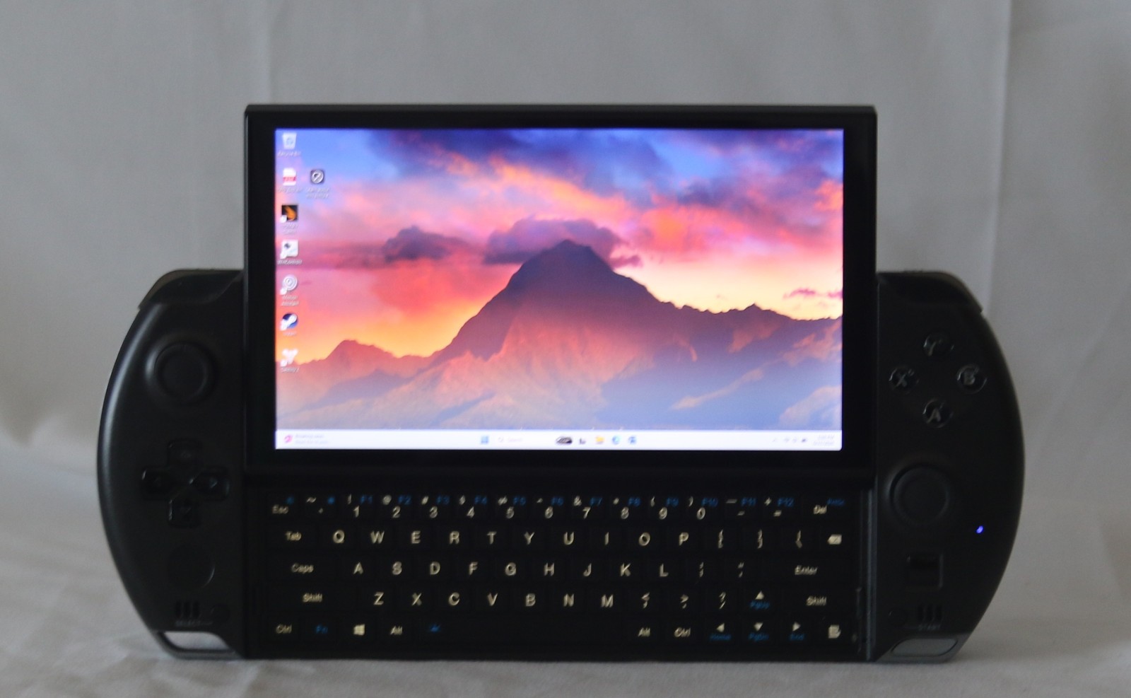 GPD Win 4 2023 7640U Handheld Gaming PC 16gb/1tb SSD