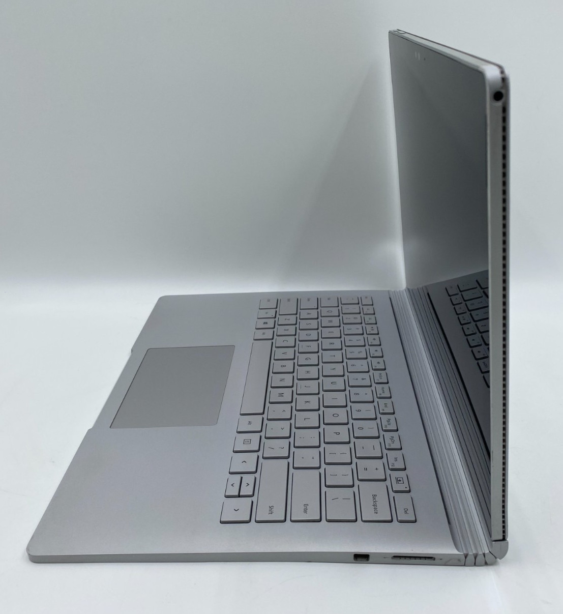 Microsoft Surface Book 1 13″ i5-6300U 2.4GHz 256GB SSD 8GB DDR3 Silver Fair/Dent