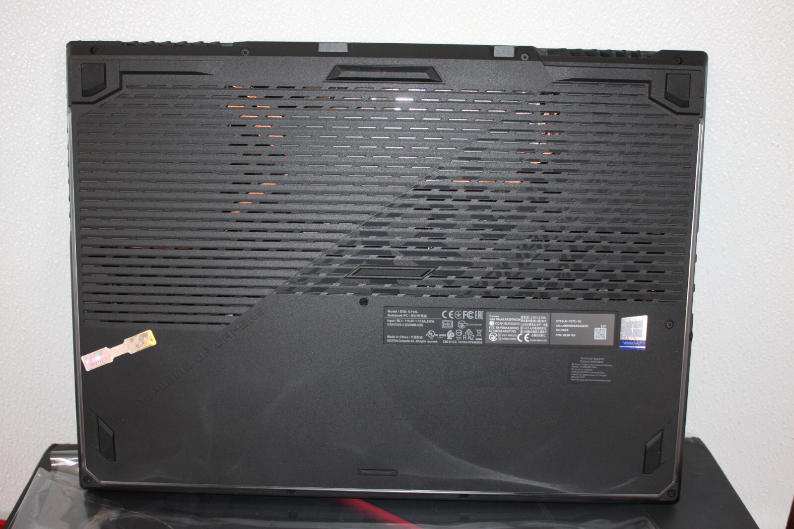 Asus ROG Strix G712LU 1 TB SSD/16GB Geforce GTX1660 Ti Intel Core i7-10750H