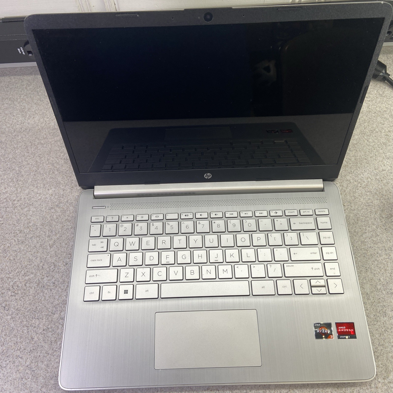 HP 14-fq0110wm HP 14″ FHD AMD Ryzen 3 3250U 2.6GHz AMD Radeon Graphics 4GB RAM